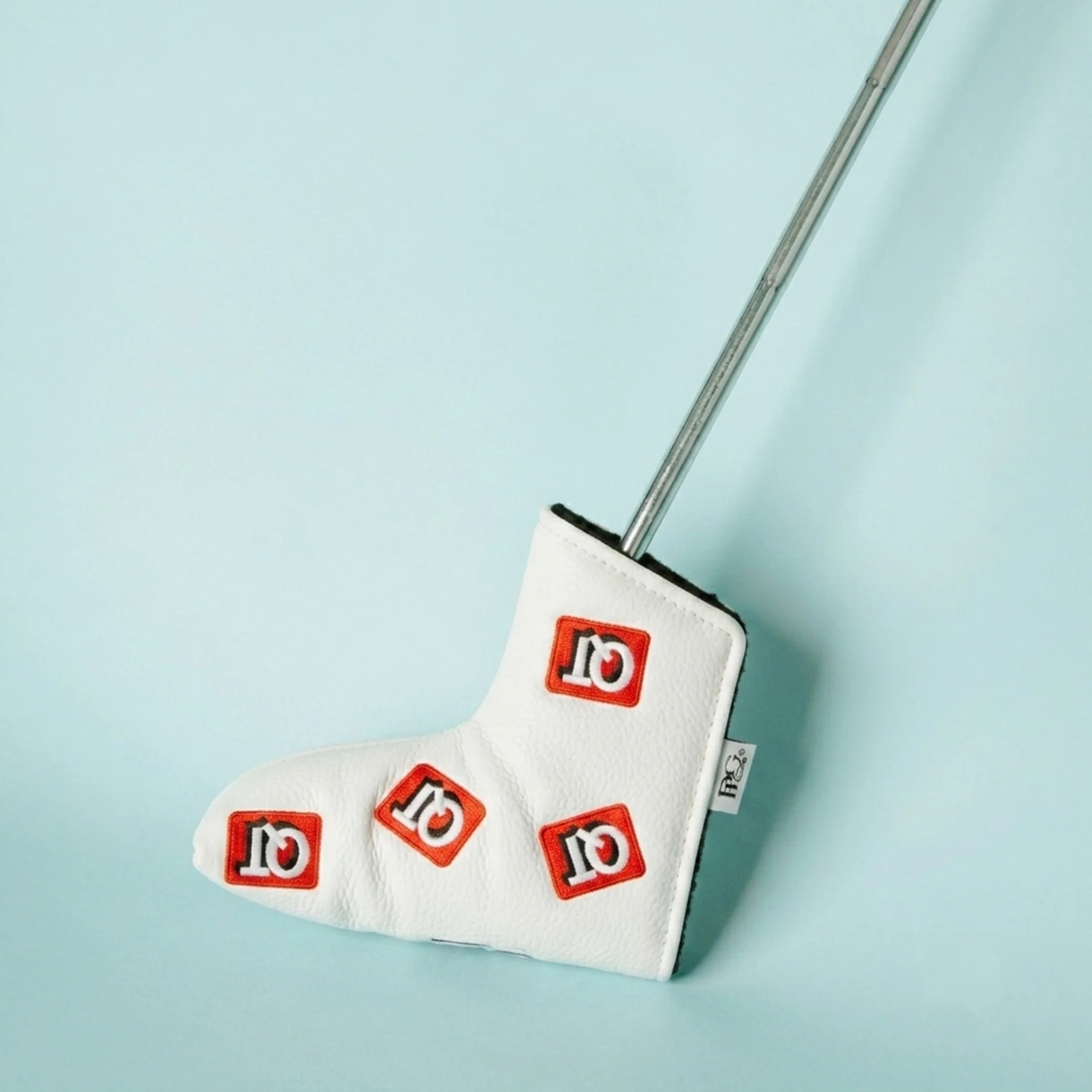 QT Blade Putter Cover (White) - Image 3