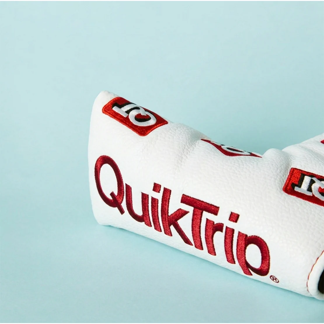 QT Blade Putter Cover (White) - Image 4